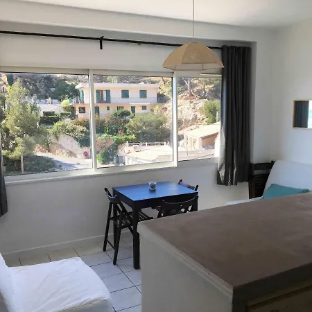 Cabanon Sur L Eau * Ensues-la-Redonne