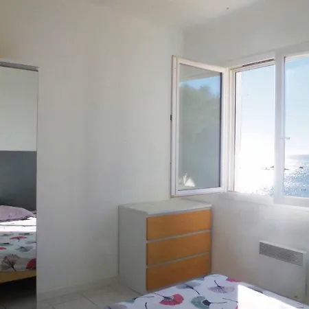 Cabanon Sur L Eau * Ensues-la-Redonne