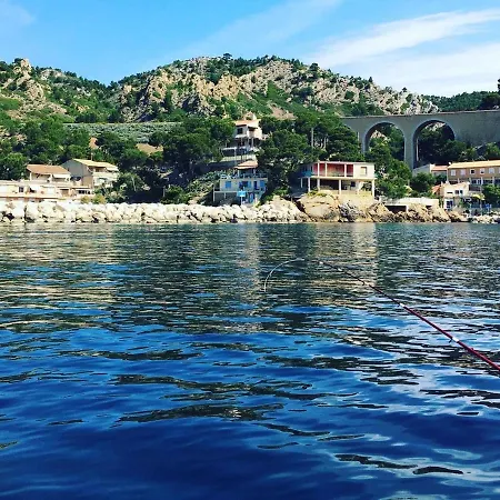 Cabanon Sur L Eau * Ensues-la-Redonne