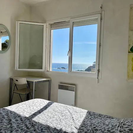 Cabanon Sur L Eau