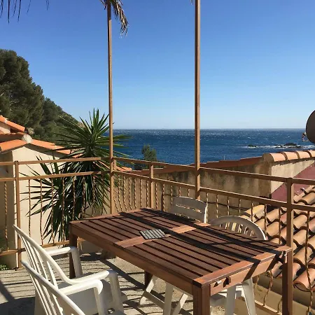 Cabanon Sur L Eau * Ensues-la-Redonne
